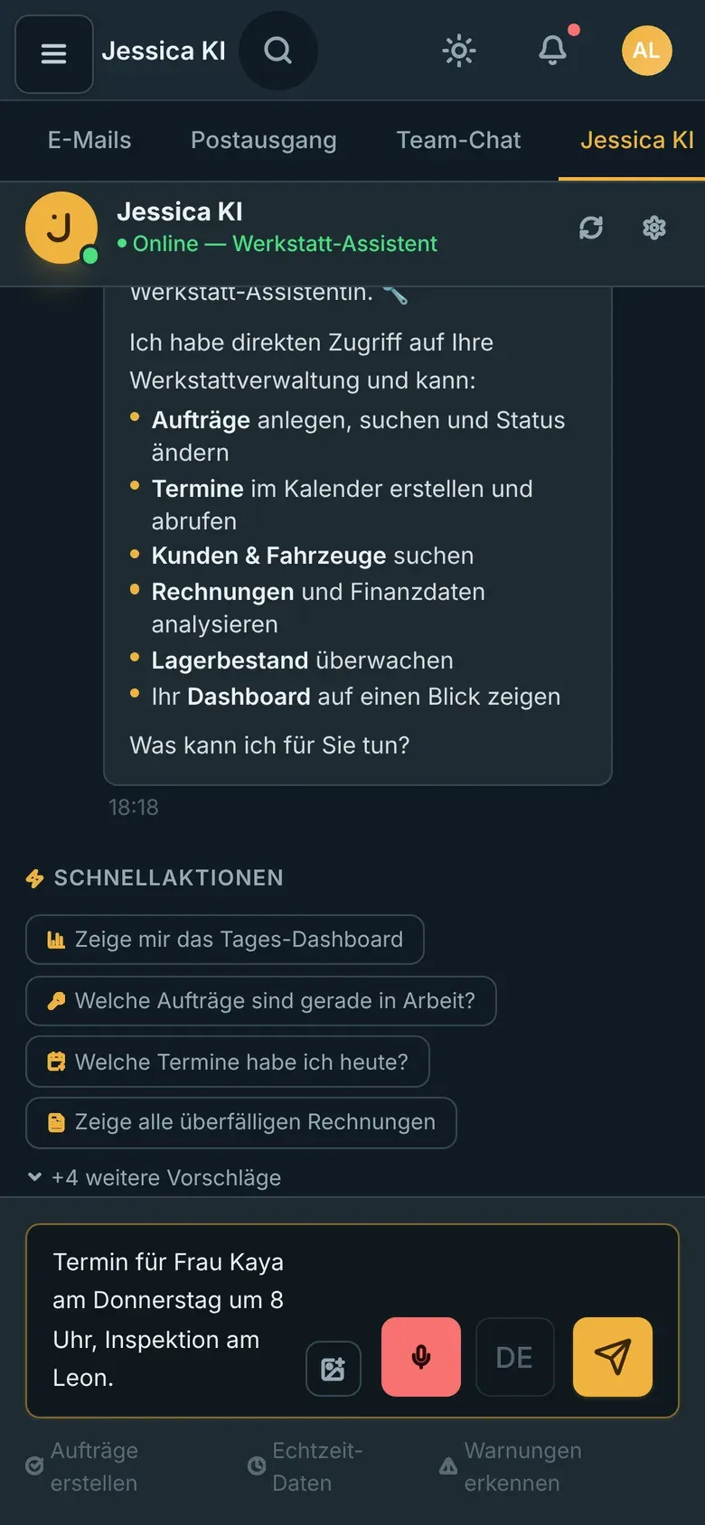 Jessica am Handy: diktierter Satz im Eingabefeld, Mikrofon aktiv